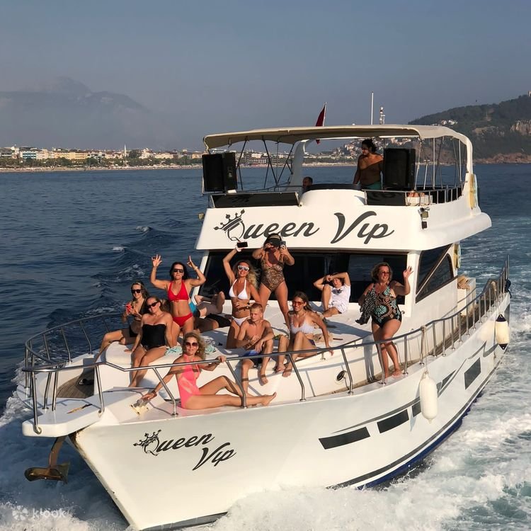 Family Friendly Yacht Charte Queen VIP Yacht