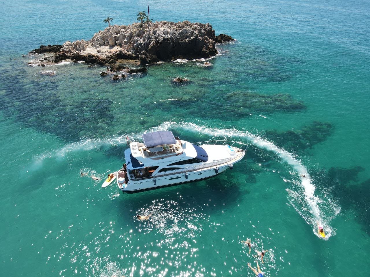 Sunset Yacht Cruise in Alanya Efsane Yacht